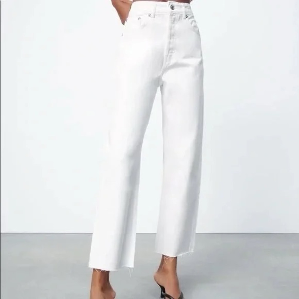 Zara White Slim Fit Relaxed High Rise Jeans